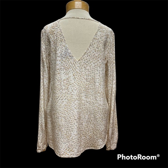 White House Black Market Womens White Cream Long Sleeve Pullover Size 10 Silk - Picture 2 of 12